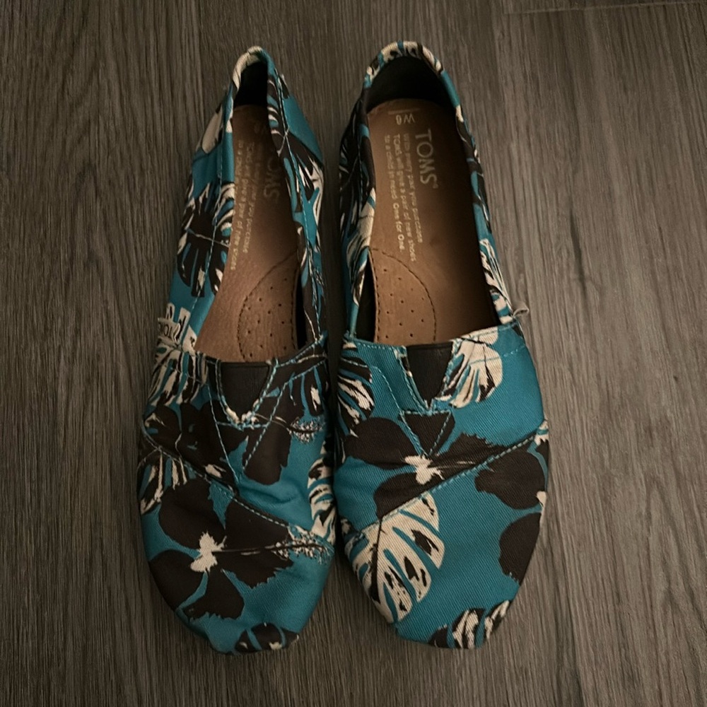 GREAT CONDITION Teal Floral Toms Size 6